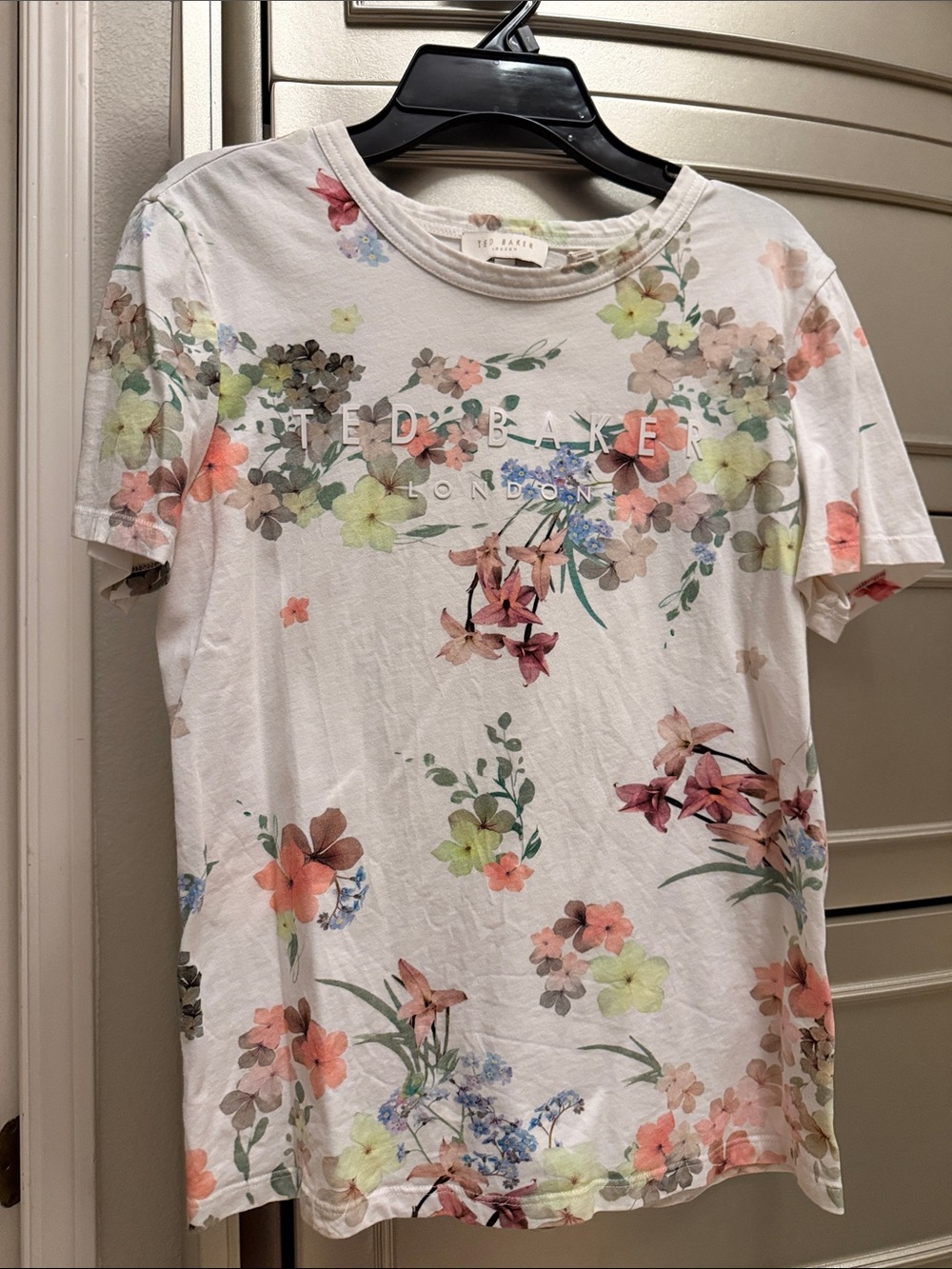 Ted Baker London White Floral Crewneck Short Sleeve Tee